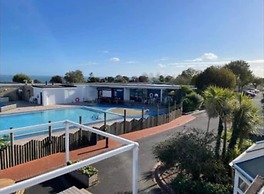 Beverley bay 2-bed Caravan, Sleeps 6, Pet Friendly