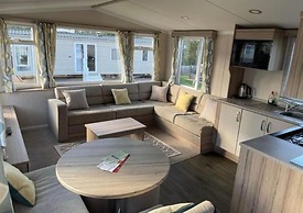 Beverley bay 2-bed Caravan, Sleeps 6, Pet Friendly
