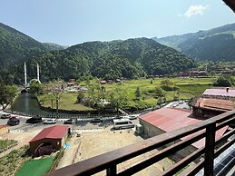 MAVRO UZUNGÖL