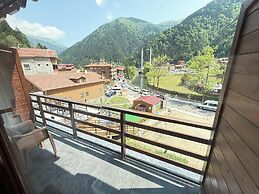 MAVRO UZUNGÖL