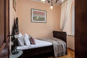 Antaeus Old Town Residence