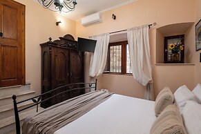 Antaeus Old Town Residence