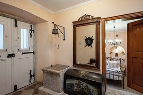 Antaeus Old Town Residence