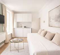 1586 Hauteville