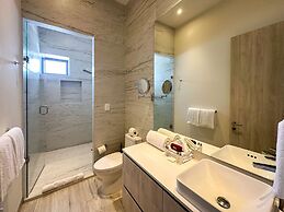Waves Views Luxury 3BR Oceanfront Condo