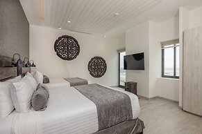 Waves Views Luxury 3BR Oceanfront Condo