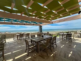 Waves Views Luxury 3BR Oceanfront Condo