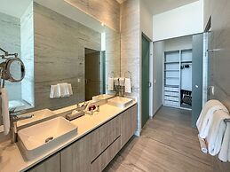 Waves Views Luxury 3BR Oceanfront Condo