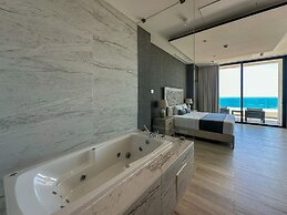 Waves Views Luxury 3BR Oceanfront Condo