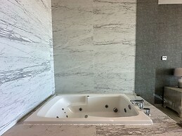 Waves Views Luxury 3BR Oceanfront Condo