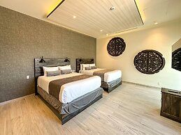 Waves Views Luxury 3BR Oceanfront Condo