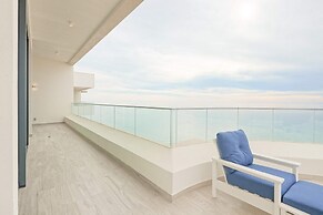 Waves Views Luxury 3BR Oceanfront Condo