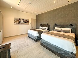 Waves Views Luxury 3BR Oceanfront Condo
