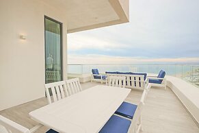 Waves Views Luxury 3BR Oceanfront Condo