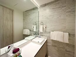 5BR Beachfront Luxury Condo