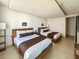 5BR Beachfront Luxury Condo