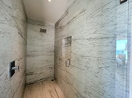 5BR Beachfront Luxury Condo