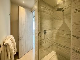 5BR Beachfront Luxury Condo