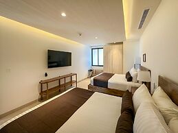5BR Beachfront Luxury Condo
