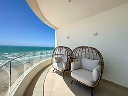 5BR Beachfront Luxury Condo