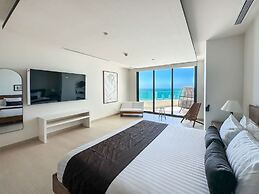 5BR Beachfront Luxury Condo