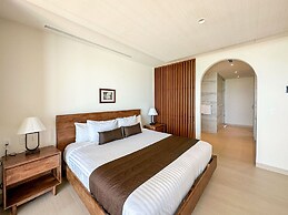 5BR Beachfront Luxury Condo