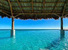 5BR Beachfront Luxury Condo