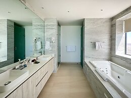 5BR Beachfront Luxury Condo