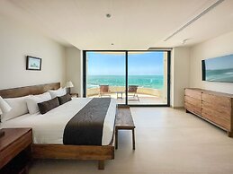 5BR Beachfront Luxury Condo