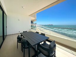 5BR Beachfront Luxury Condo