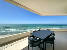 5BR Beachfront Luxury Condo