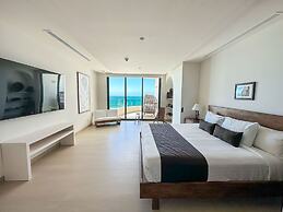5BR Beachfront Luxury Condo