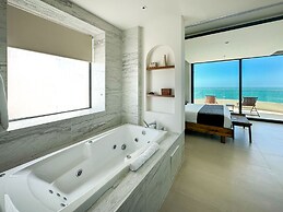 5BR Beachfront Luxury Condo