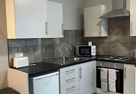 4 bed Studio in Rhyl With Parking - Close to Beach