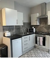 4 bed Studio in Rhyl With Parking - Close to Beach