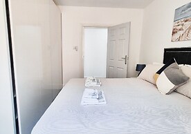 Stylish & Modern 2BR Flat