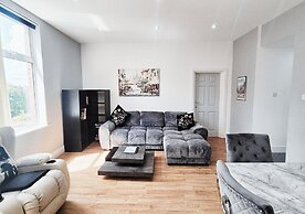 Stylish & Modern 2BR Flat