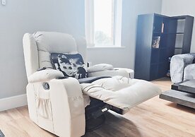 Stylish & Modern 2BR Flat