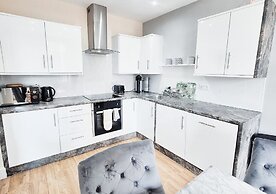 Stylish & Modern 2BR Flat