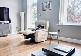 Stylish & Modern 2BR Flat