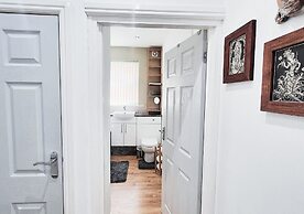 Stylish & Modern 2BR Flat