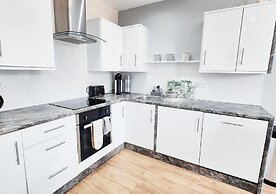 Stylish & Modern 2BR Flat