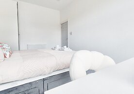 Stylish & Modern 2BR Flat