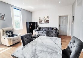 Stylish & Modern 2BR Flat