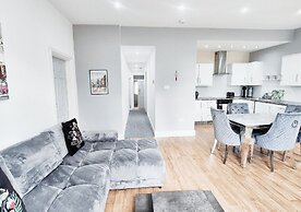 Stylish & Modern 2BR Flat