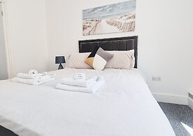 Stylish & Modern 2BR Flat