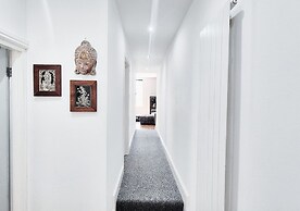 Stylish & Modern 2BR Flat
