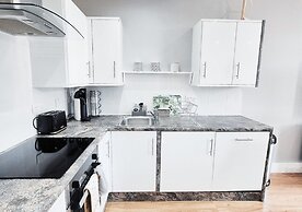 Stylish & Modern 2BR Flat