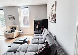 Stylish & Modern 2BR Flat