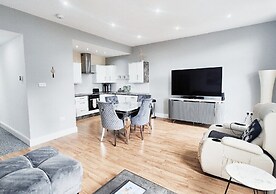 Stylish & Modern 2BR Flat